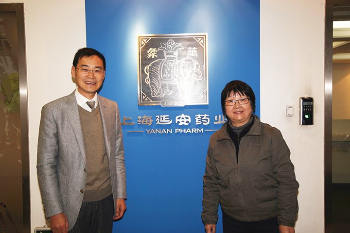 热烈欢迎创始人黄楚九家族代表曾宏燕女